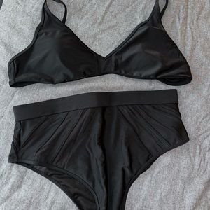 Black 2-piece swimsuit